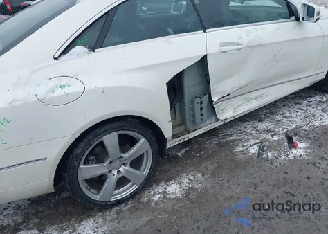 2013 Mercedes-Benz E 350 z USA, uszkodzony, nr VIN WDDKJ5KB0DF198623